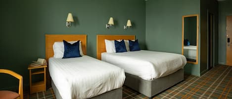 Ropa de cama de alta calidad, escritorio, cunas gratuitas y wifi gratis