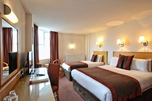 1 bedroom, premium bedding, desk, free cribs/infant beds