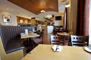 Breakfast, lunch, dinner served; local cuisine, sea views 