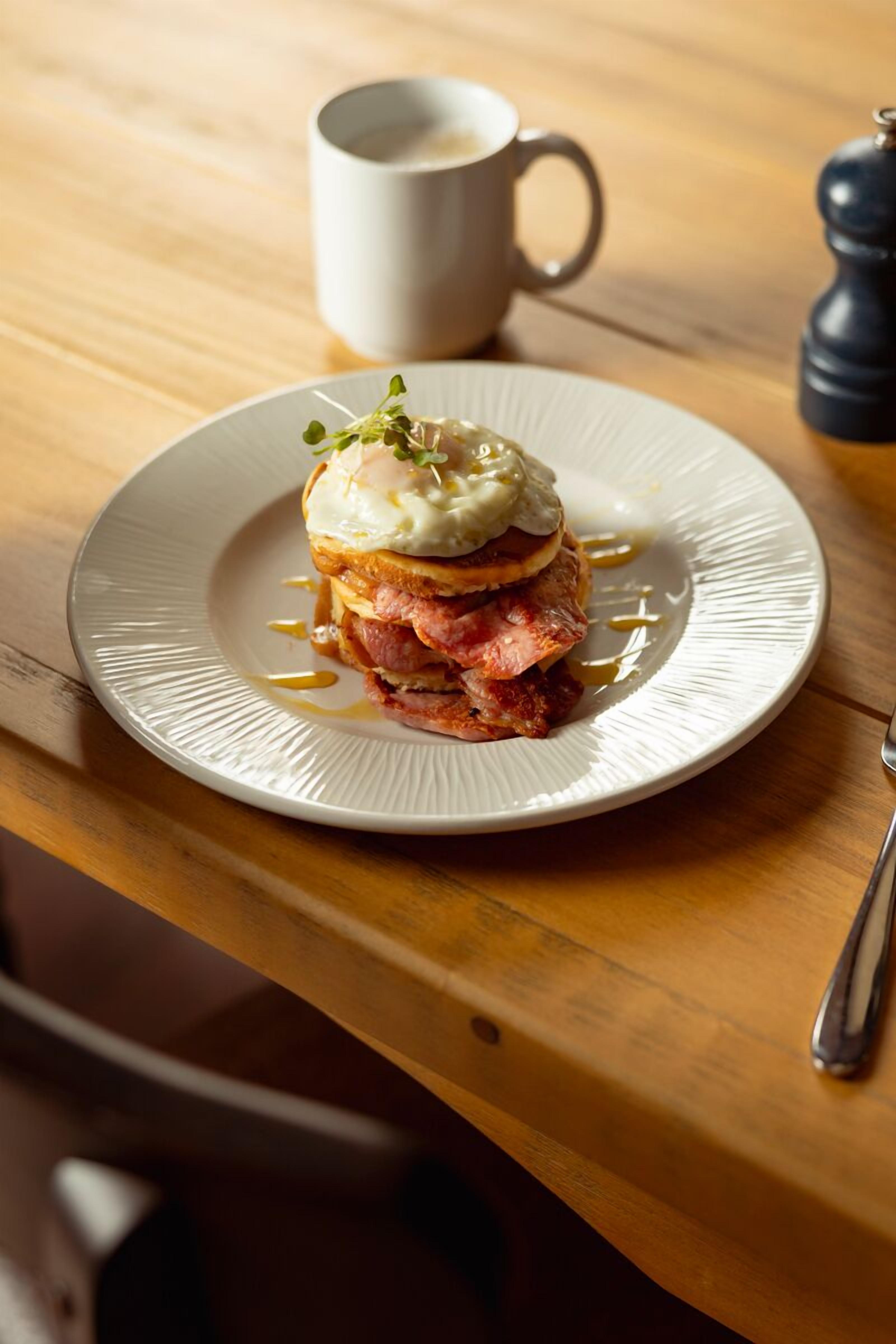 breakfast, lunch, dinner served; local cuisine, sea views