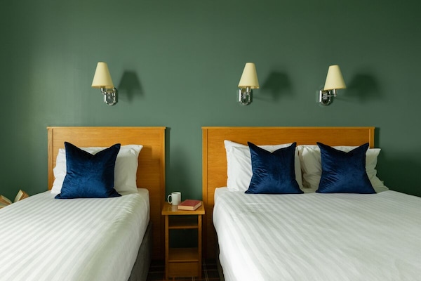 Kamar Keluarga (Atlantic) | Seprai premium, meja kerja, tempat tidur bayi gratis, dan Wi-Fi gratis