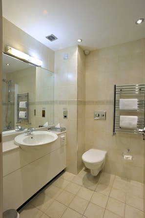 Combined shower/tub, deep soaking tub, free toiletries, hair dryer