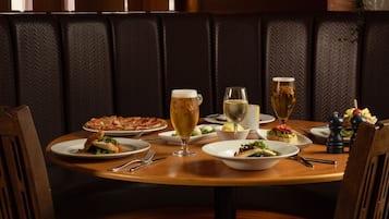 Breakfast, lunch, dinner served; local cuisine, ocean views