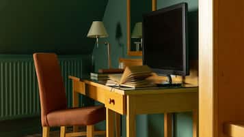 Ropa de cama de alta calidad, escritorio, cunas gratuitas y wifi gratis