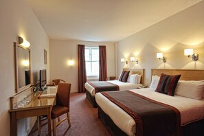 Premium bedding, desk, free cots/infant beds, free WiFi