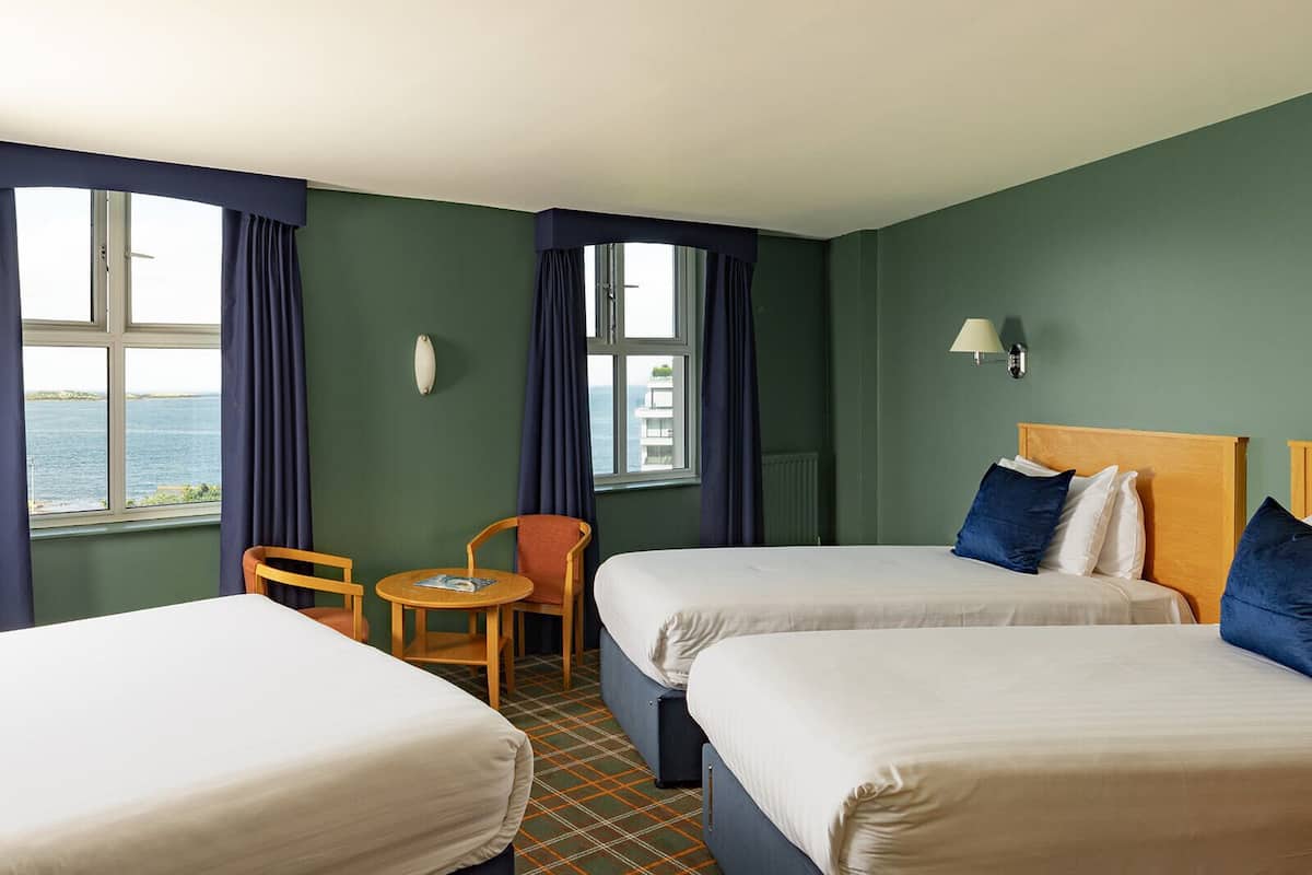 Premium bedding, desk, free cots/infant beds, free WiFi
