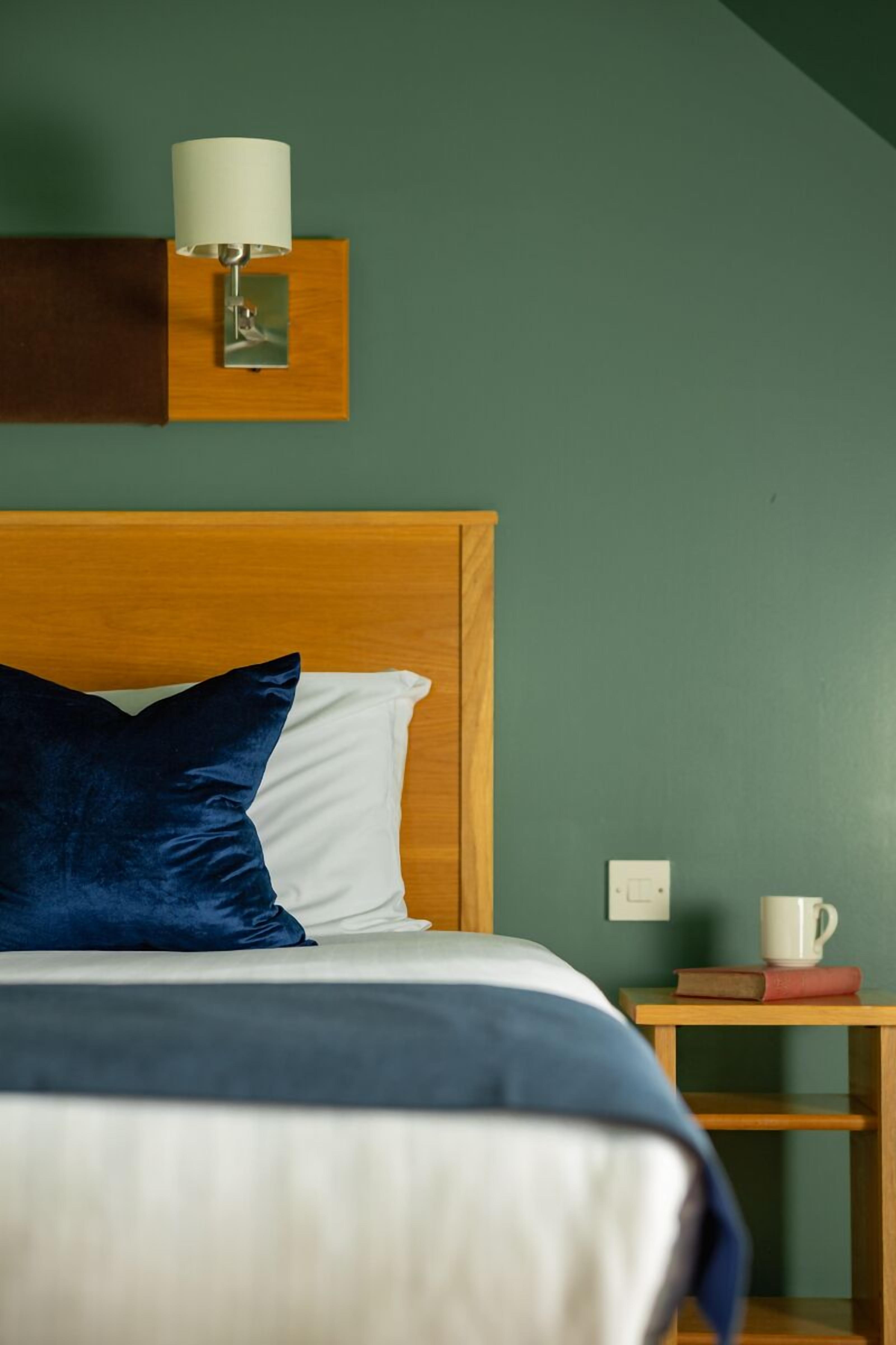 Room (Atlantic) | Premium bedding, desk, free cribs/infant beds, free WiFi