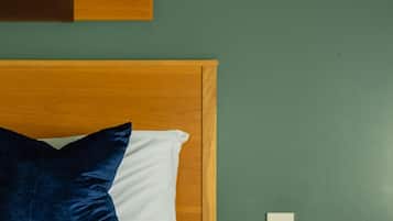 Room (Atlantic) | Premium bedding, desk, free cribs/infant beds, free WiFi