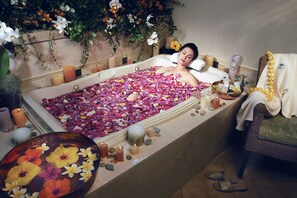 Behandlungsräume für Paare, Sauna, Whirlpool, Dampfbad