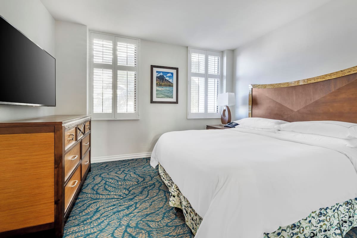 Premium bedding, pillowtop beds, in-room safe, blackout drapes