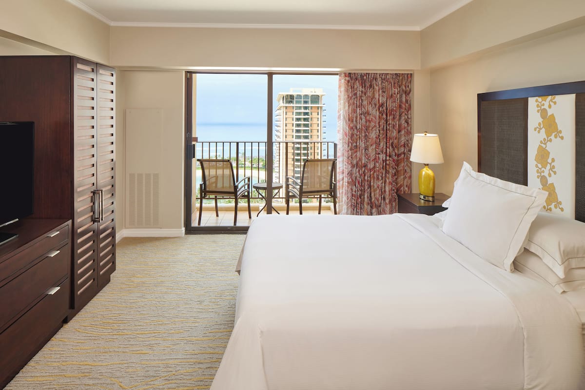 Suite, 1 Bedroom, Ocean View (Kalia Tower, Roll-in Shower, Hearing)