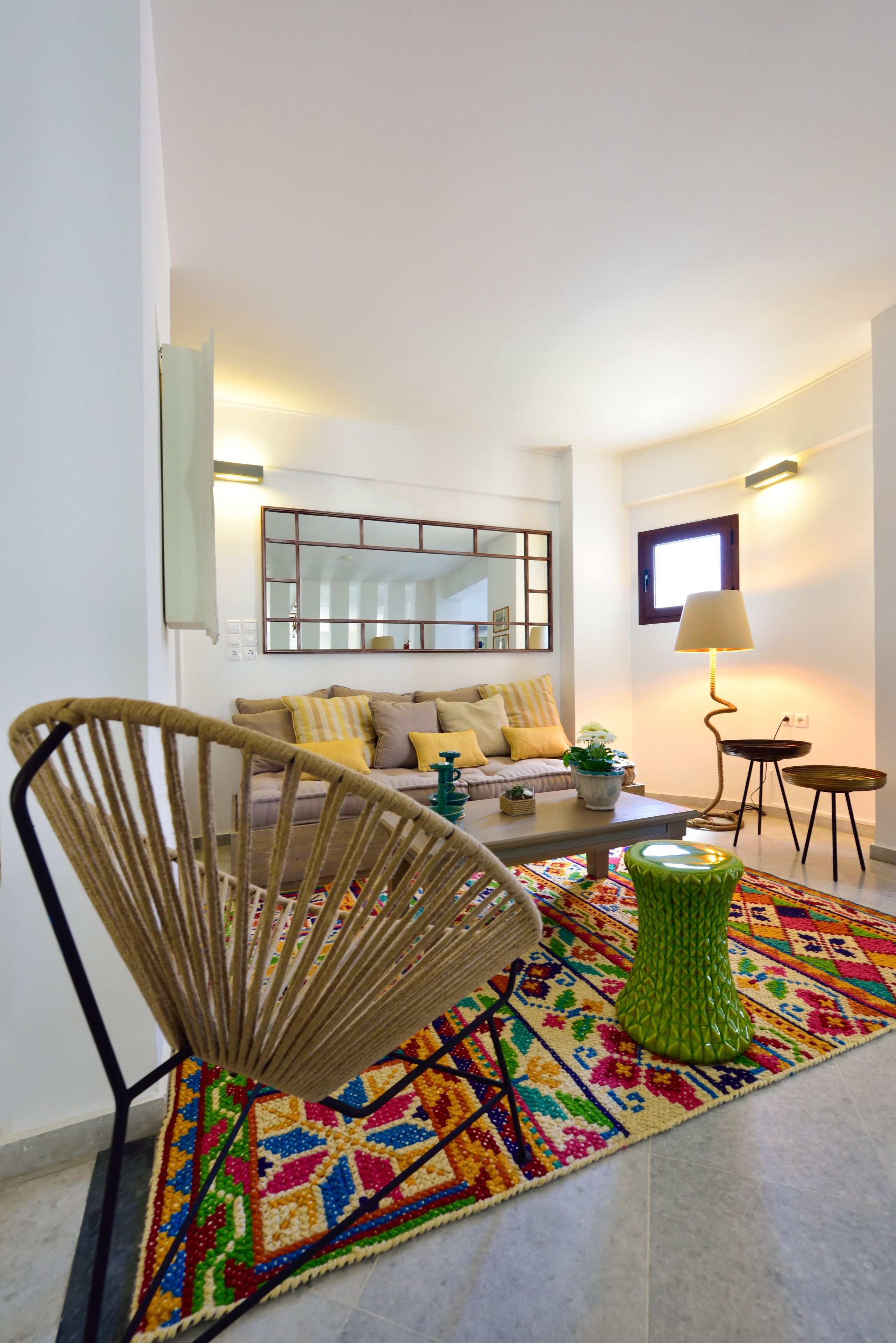 Lobby-lounge