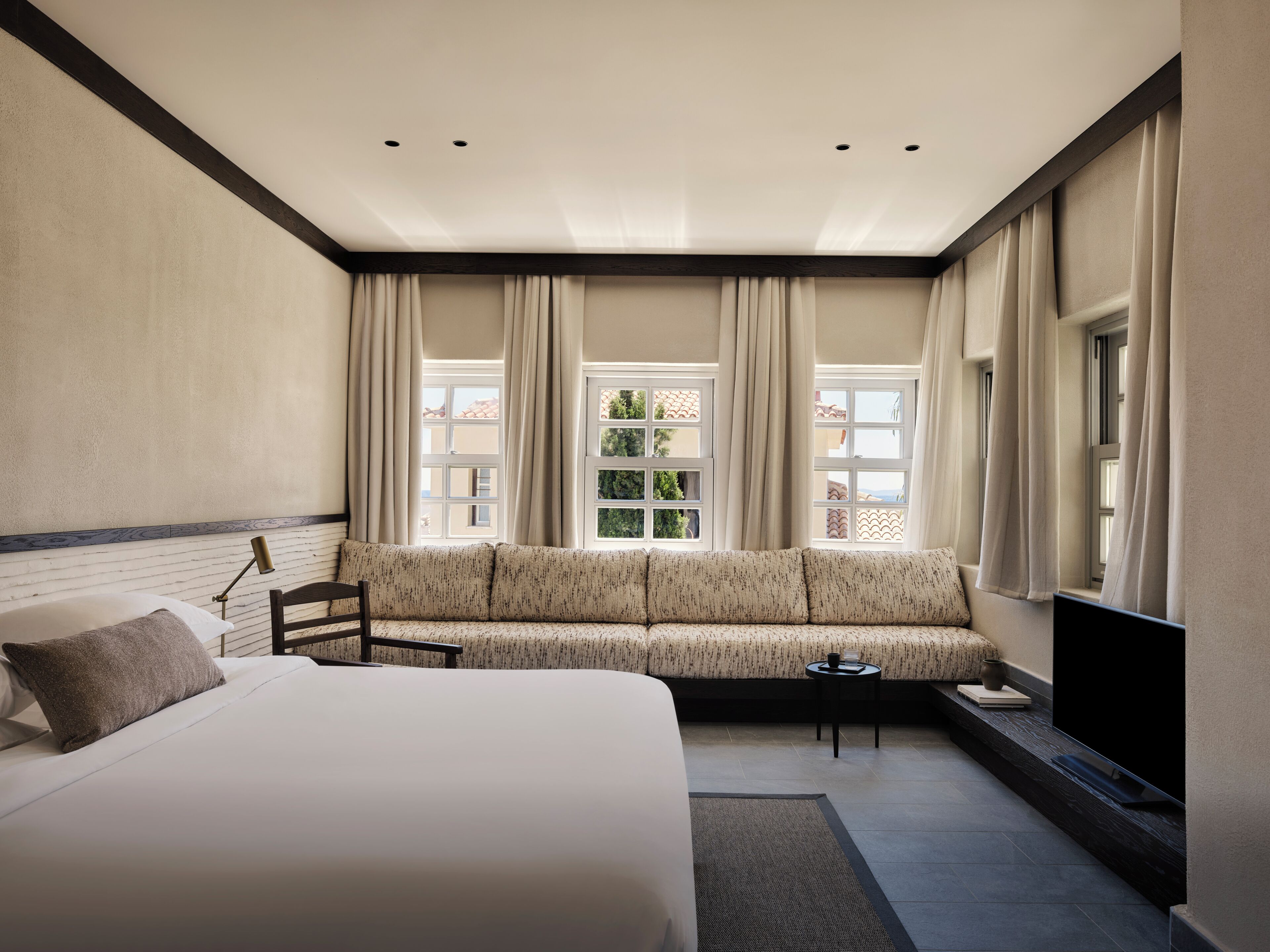 Deluxe Village Room | Safe på rommet, wi-fi (inkludert) og sengetøy