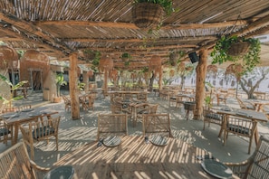 Quầy bar trên bãi biển