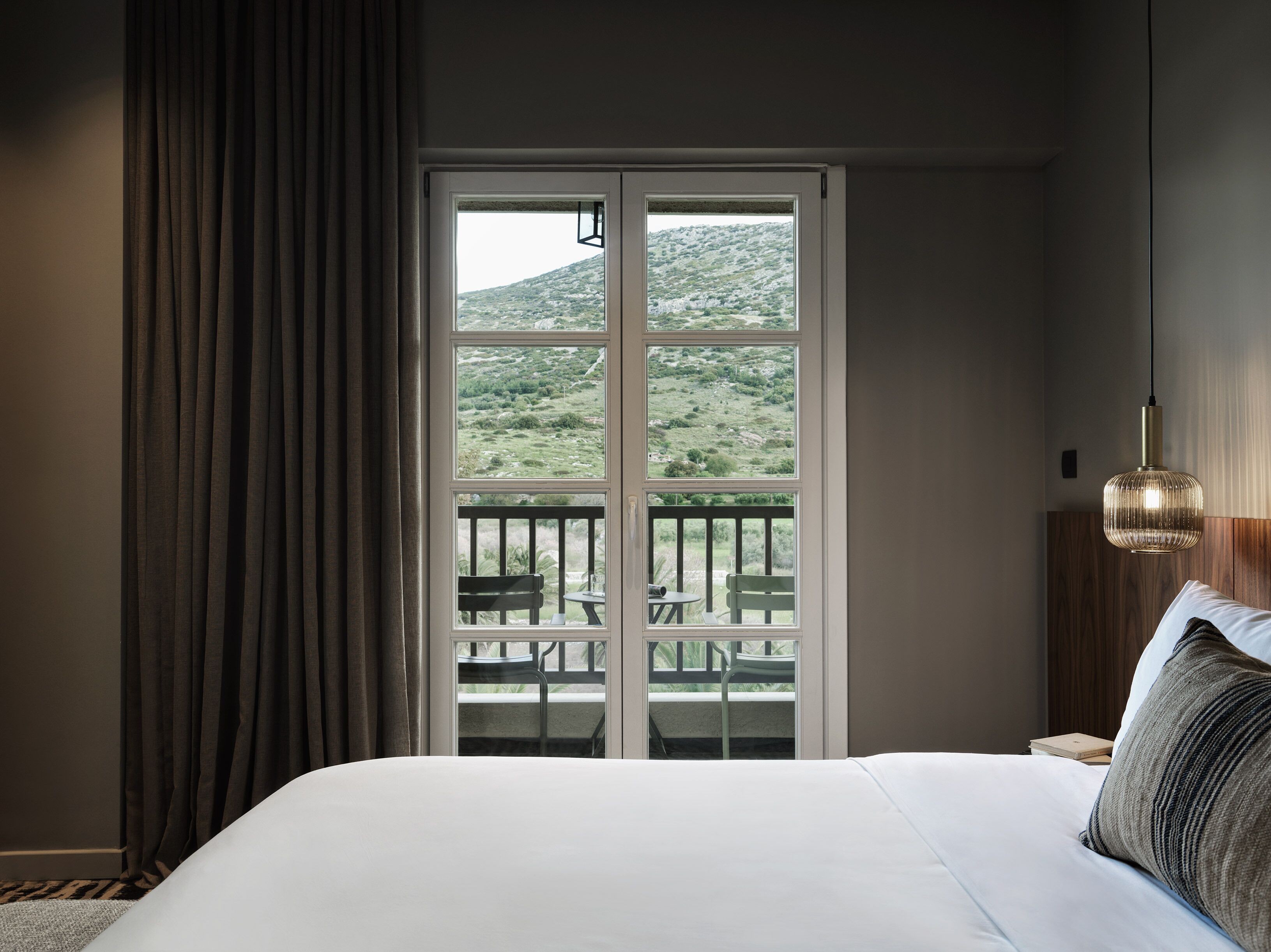 deluxe suite with garden view | 1 bedroom, in-room safe, free wifi, bed sheets