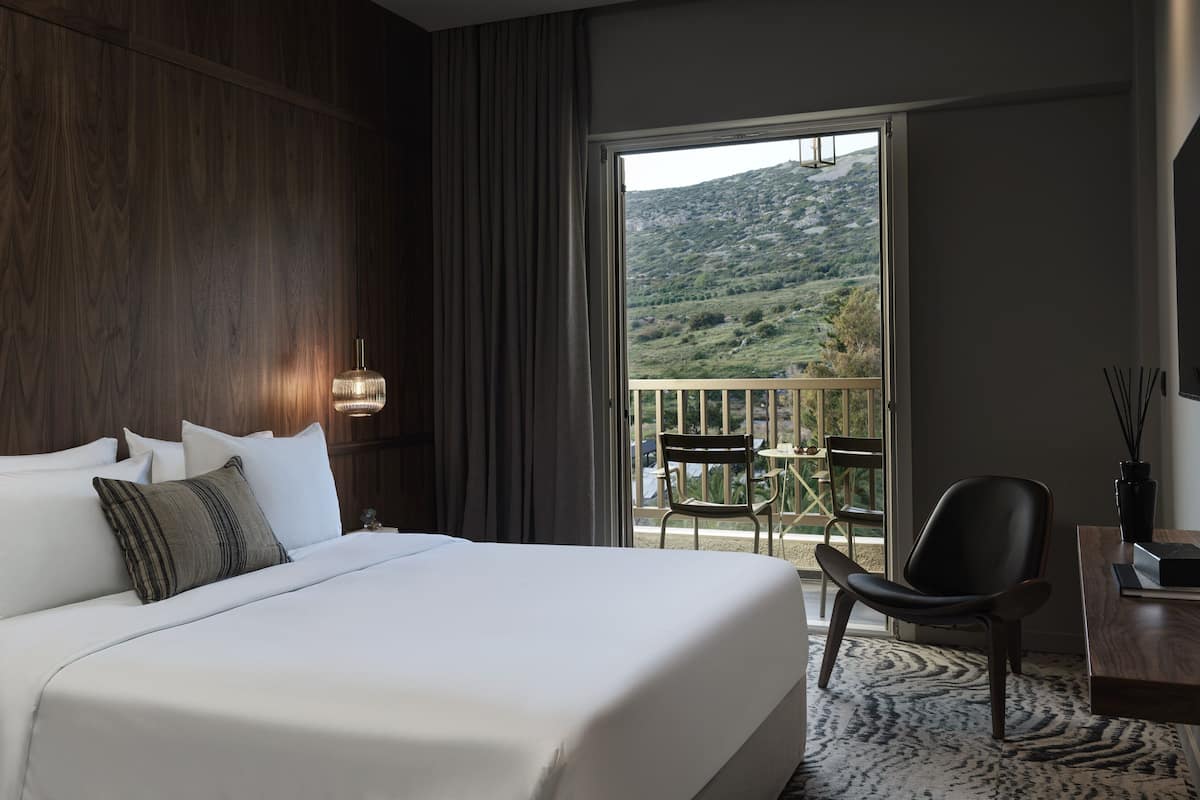 Deluxe Double Room with Garden View | 1 bedroom, in-room safe, free WiFi, bed sheets