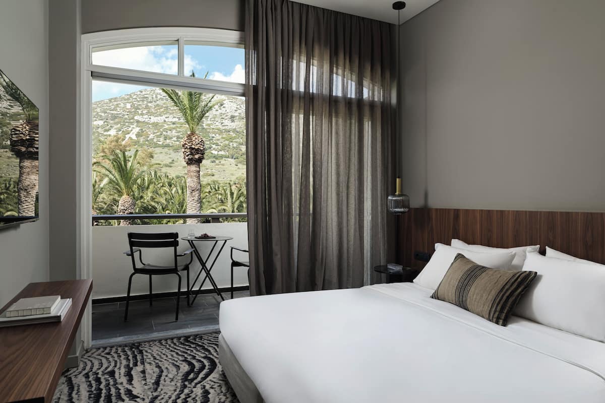 Hotel Family Room with Garden View | 1 bedroom, in-room safe, free WiFi, bed sheets