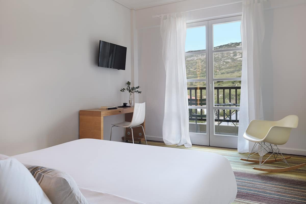 Double Room, Garden View | 1 bedroom, in-room safe, free WiFi, bed sheets