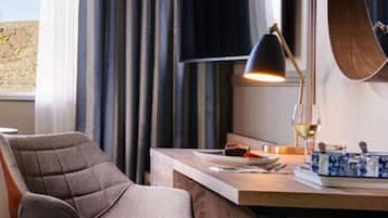 Superior King Room | Premium bedding, in-room safe, desk, iron/ironing board