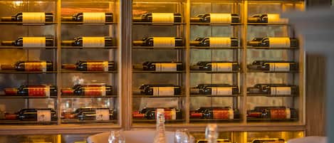 Lunch and dinner served