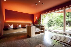 Couples treatment rooms, sauna, body treatments, aromatherapy