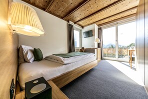Chambre simple Standard | Literie de qualité, couette en duvet, coffre-fort, bureau