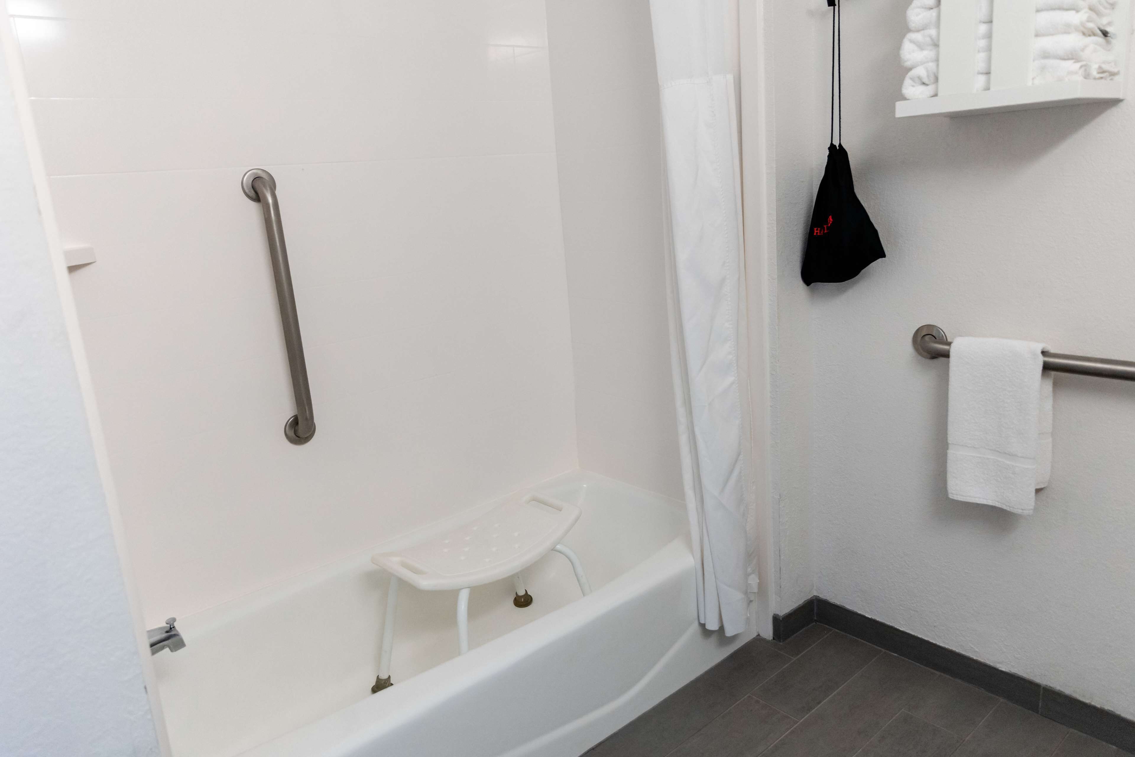 1 king bed, accessible, non smoking | bathroom shower