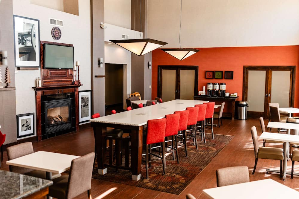 Hampton Inn & Suites Scottsbluff Conference Center