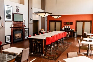 Lobby - Hampton Inn & Suites Scottsbluff Conference Center (Scottsbluff)