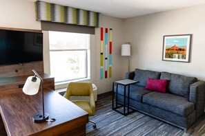 Desk, iron/ironing board, rollaway beds, free WiFi - Hampton Inn & Suites Scottsbluff Conference Center (Scottsbluff)