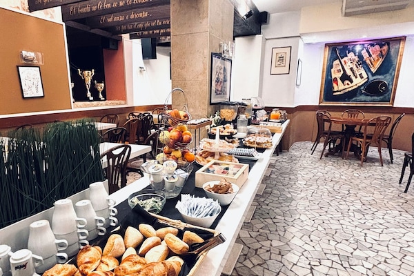 Daily buffet breakfast for a fee