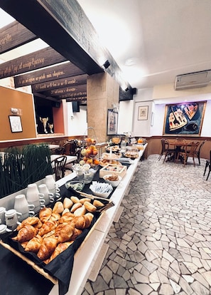 Daily buffet breakfast (EUR 15 per person)