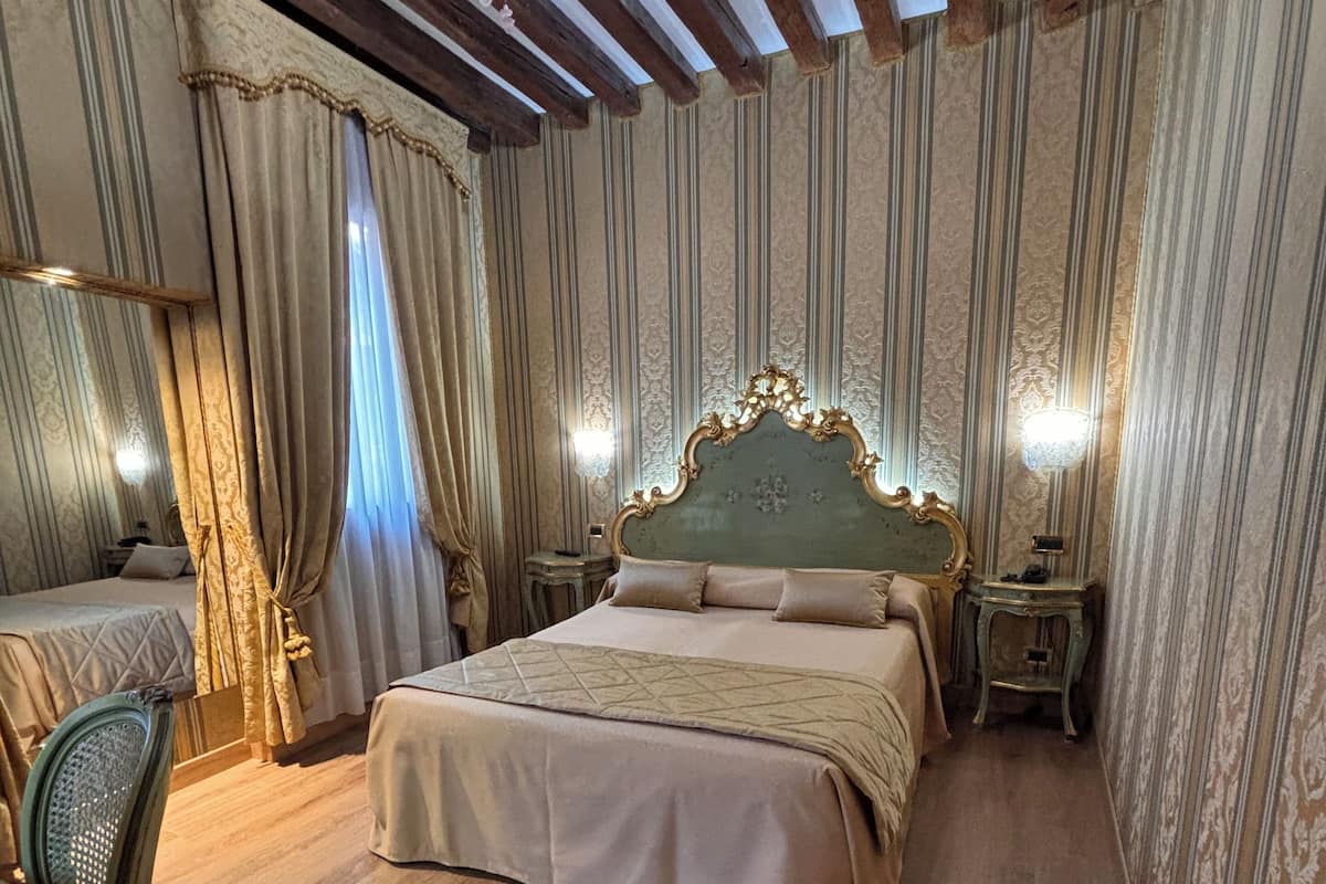Superior Double or Twin Room | 1 bedroom, minibar, in-room safe, desk