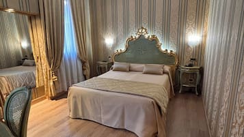 Dobbelt- eller tomannsrom – superior | Minibar, safe på rommet, skrivebord og lydisolert