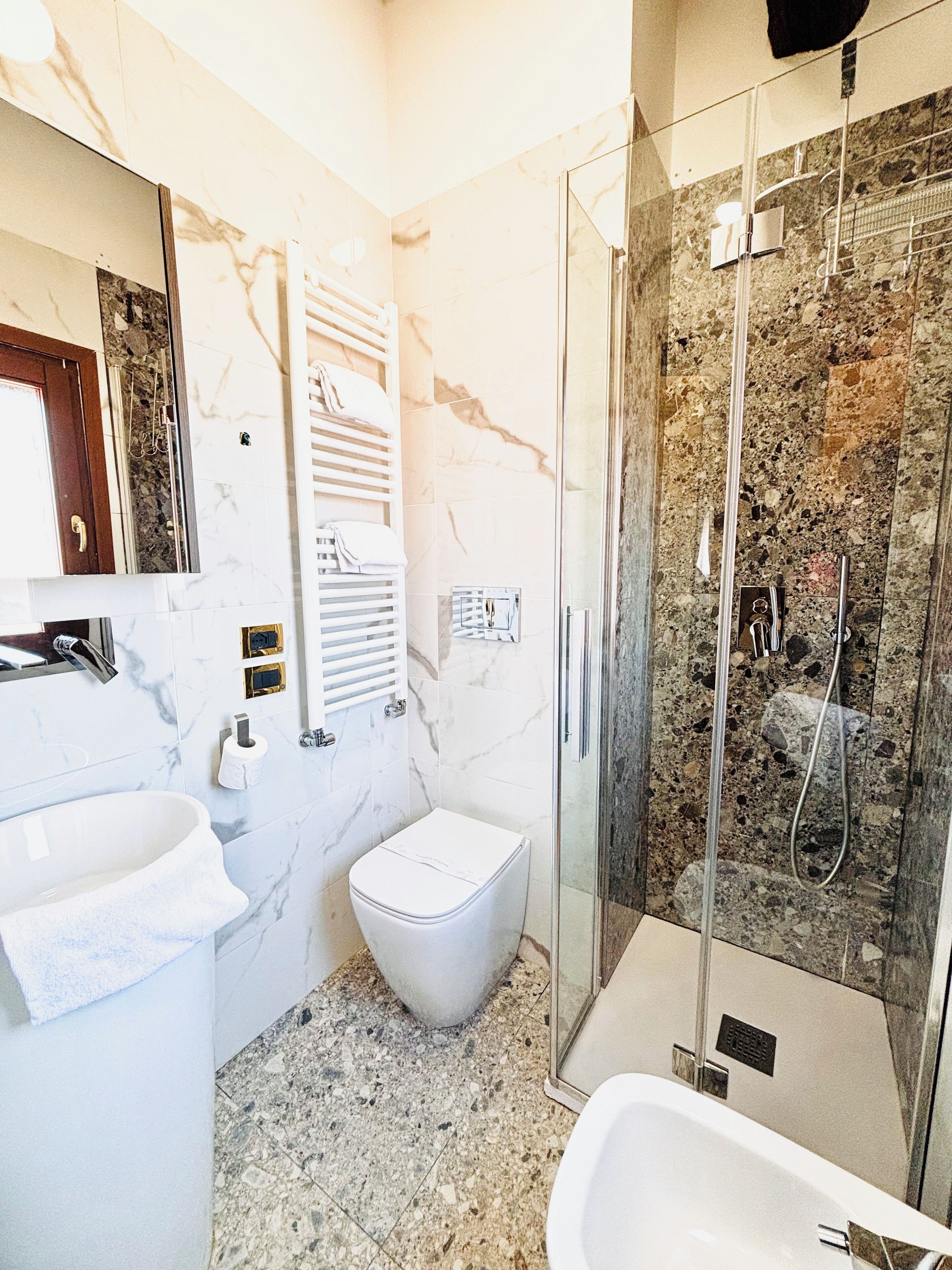 Superior Double or Twin Room | Bathroom | Free toiletries, hair dryer, bidet, towels