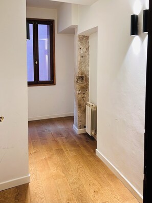 Studio, 1 Bedroom, Kitchenette, Annex Building | 1 bedroom, minibar, in-room safe, desk