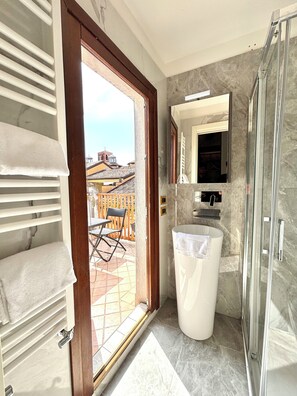 Superior Double or Twin Room, Terrace | Bathroom