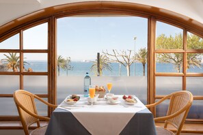 Frokostbuffé hver dag (EUR 12 per person)