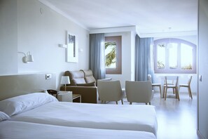 Minibar, Schreibtisch, Babybetten, kostenloses WLAN