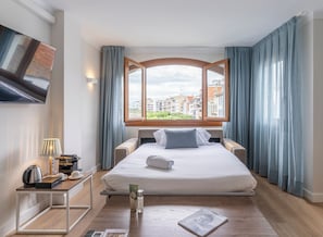 Minibar, desk, cribs/infant beds, free WiFi