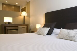 Minibar, desk, cots/infant beds, free WiFi