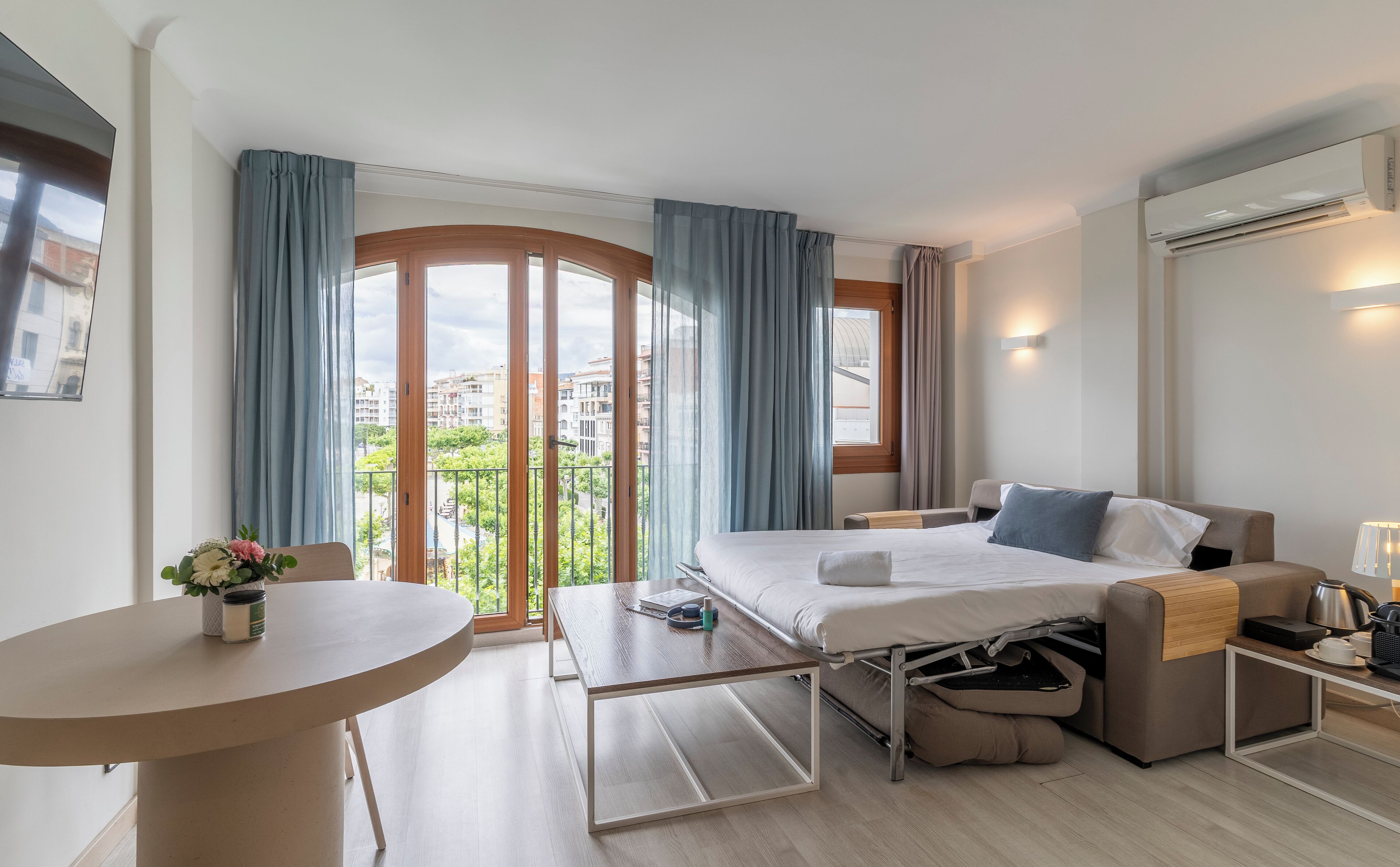 minibar, desk, cots/infant beds, free wifi