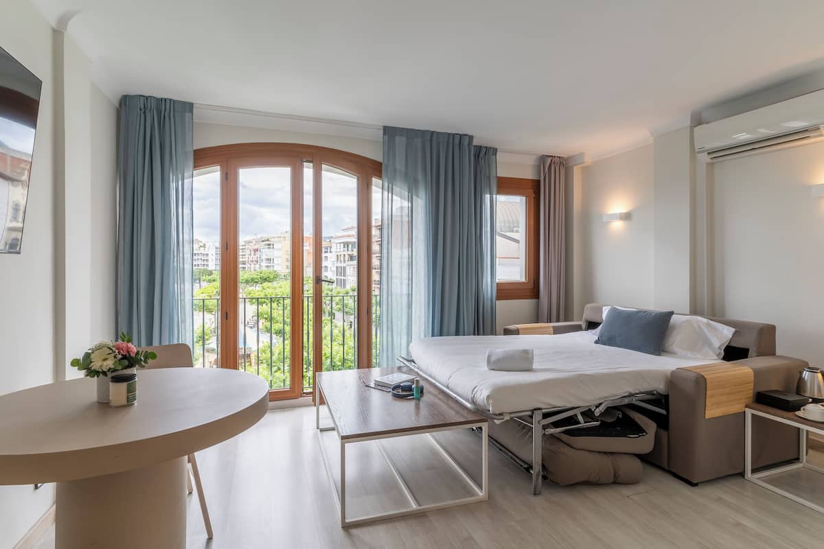 minibar, desk, cots/infant beds, free wifi