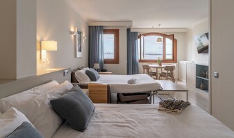 迷你吧、办公桌、婴儿床、免费 WiFi