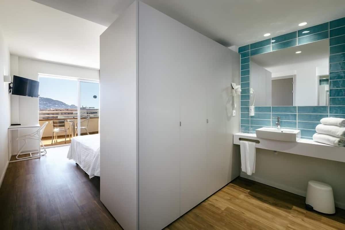 Superior Double Room | Minibar, desk, free WiFi, bed sheets