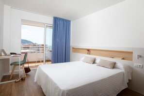 Habitación doble superior | Minibar, escritorio, wifi gratis y ropa de cama 
