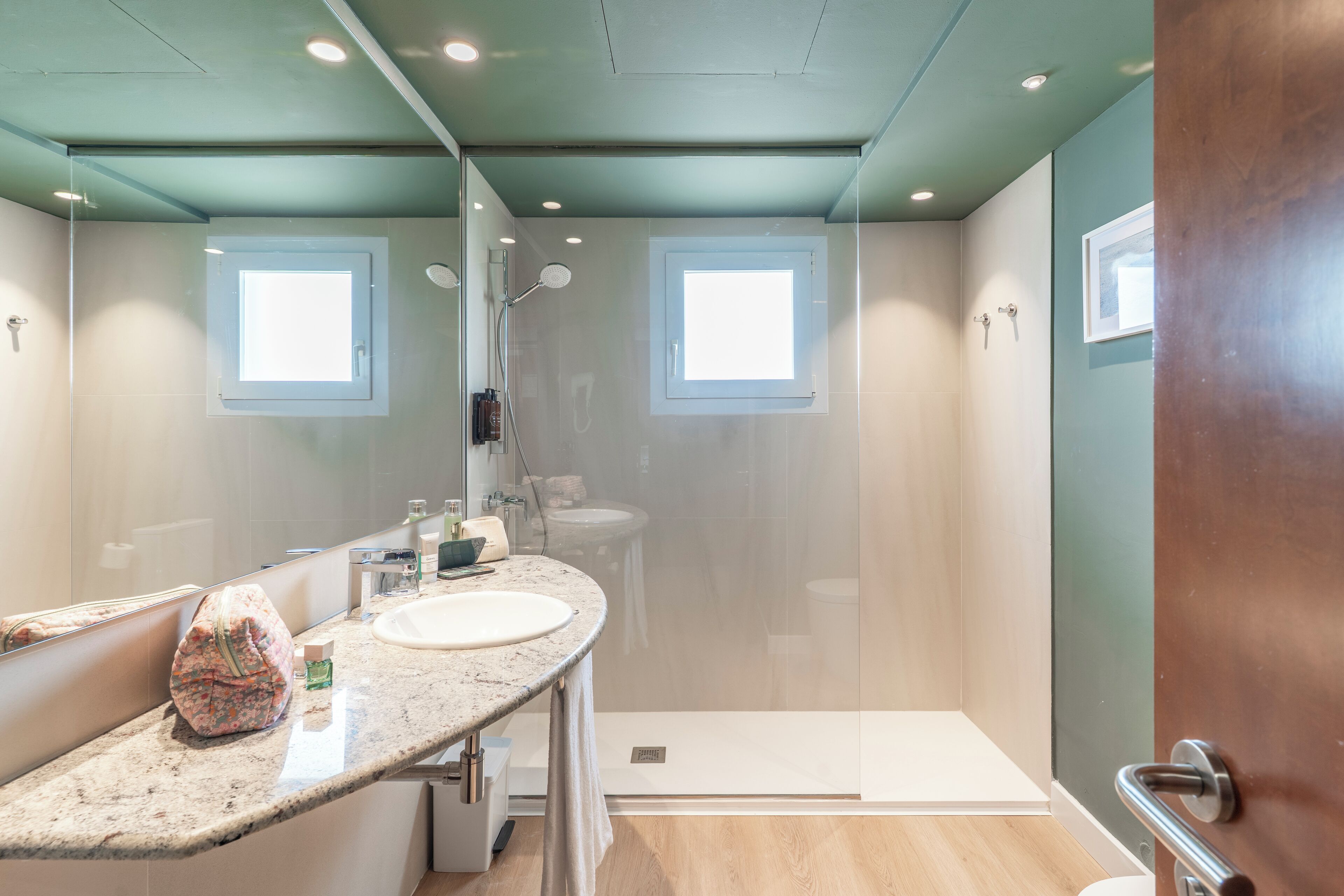 Photo - Prestige Victoria