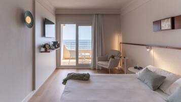 Standaard tweepersoonskamer, uitzicht op zee, uitzicht op zee | Een bureau, beddengoed