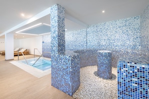 Sauna, hot tub, steam room, hot springs/mineral springs