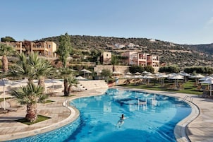 2 piscinas al aire libre, sillones reclinables de piscina